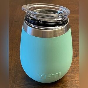 Yeti Aqua Wine Tumbler with Transparent Lid
